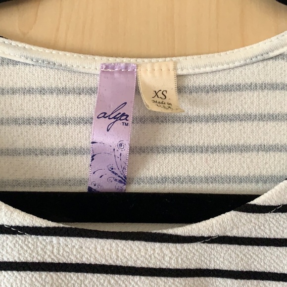 Alya B&W Stripe Scalloped Sleeve Tank - Picture 3 of 5